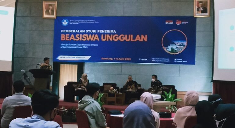 Penerima Beasiswa Unggulan Diharap Selesai Studi Tepat Waktu